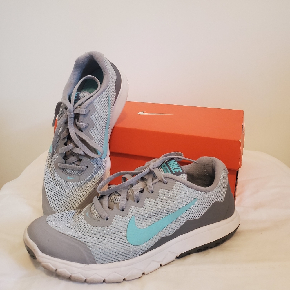 Women's Nike Flex Experience RN4 Size 7 Gray And Blue With Box New